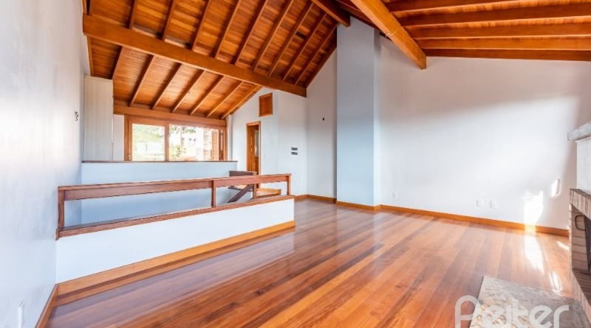 Casa à venda com 217m², 3 dormitórios, 1 suíte, 2 vagas, no bairro Ipanema / Imperial Parque em Porto Alegre
