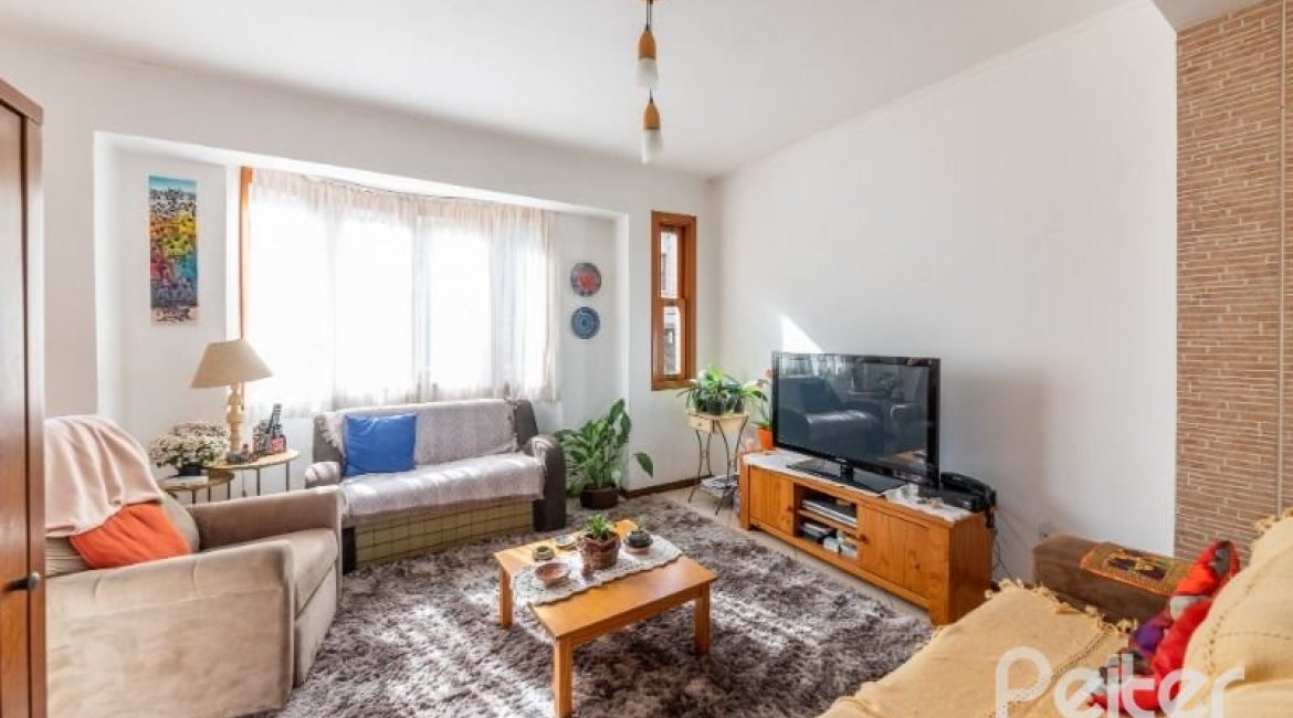 Casa em Condomínio à venda com 204m², 3 dormitórios, 1 suíte, 2 vagas, no bairro Cristal em Porto Alegre