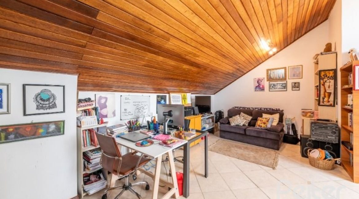 Casa em Condomínio à venda com 204m², 3 dormitórios, 1 suíte, 2 vagas, no bairro Cristal em Porto Alegre