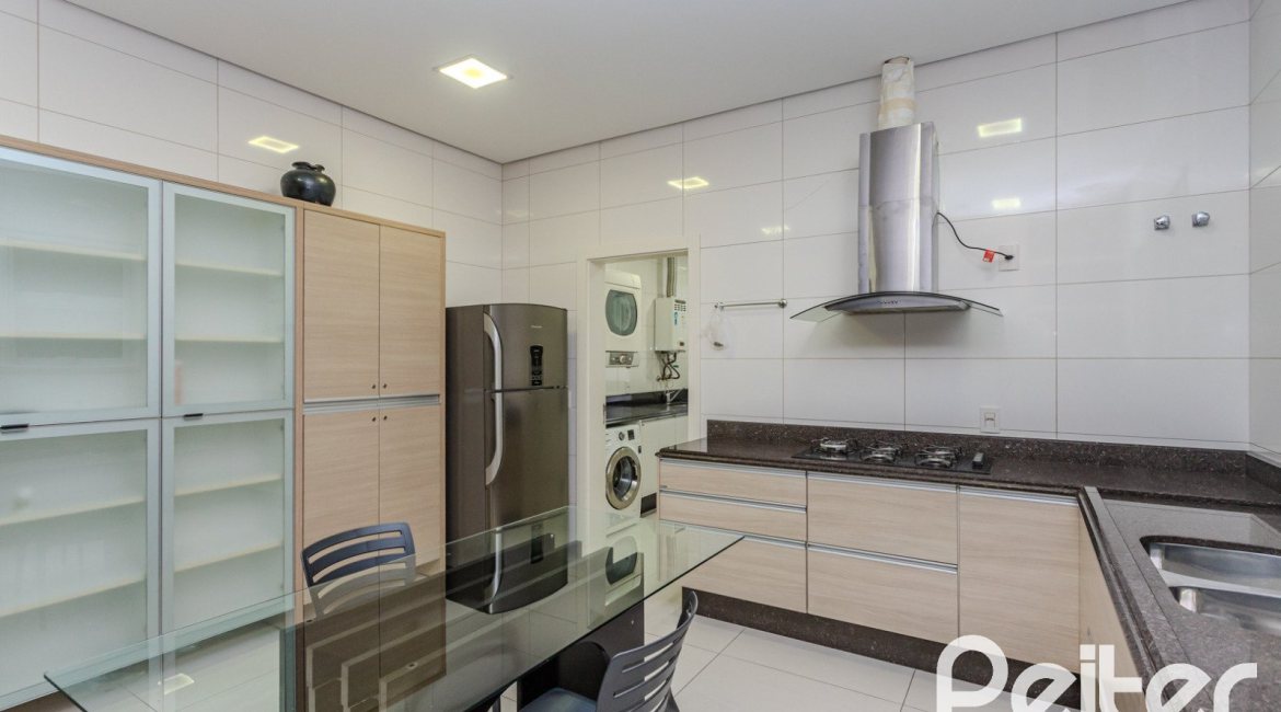 Casa em Condomínio à venda com 503m², 4 dormitórios, 4 suítes, 4 vagas, no bairro Terra Ville em PORTO ALEGRE
