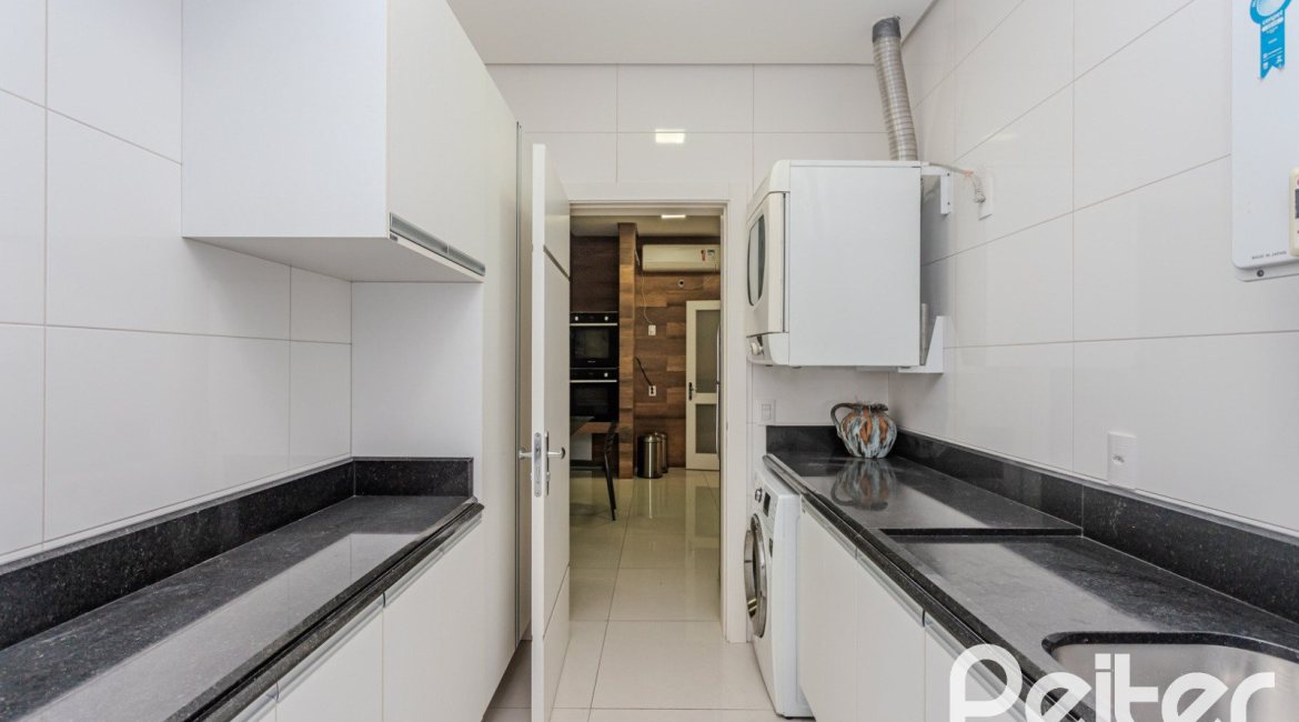 Casa em Condomínio à venda com 503m², 4 dormitórios, 4 suítes, 4 vagas, no bairro Terra Ville em PORTO ALEGRE