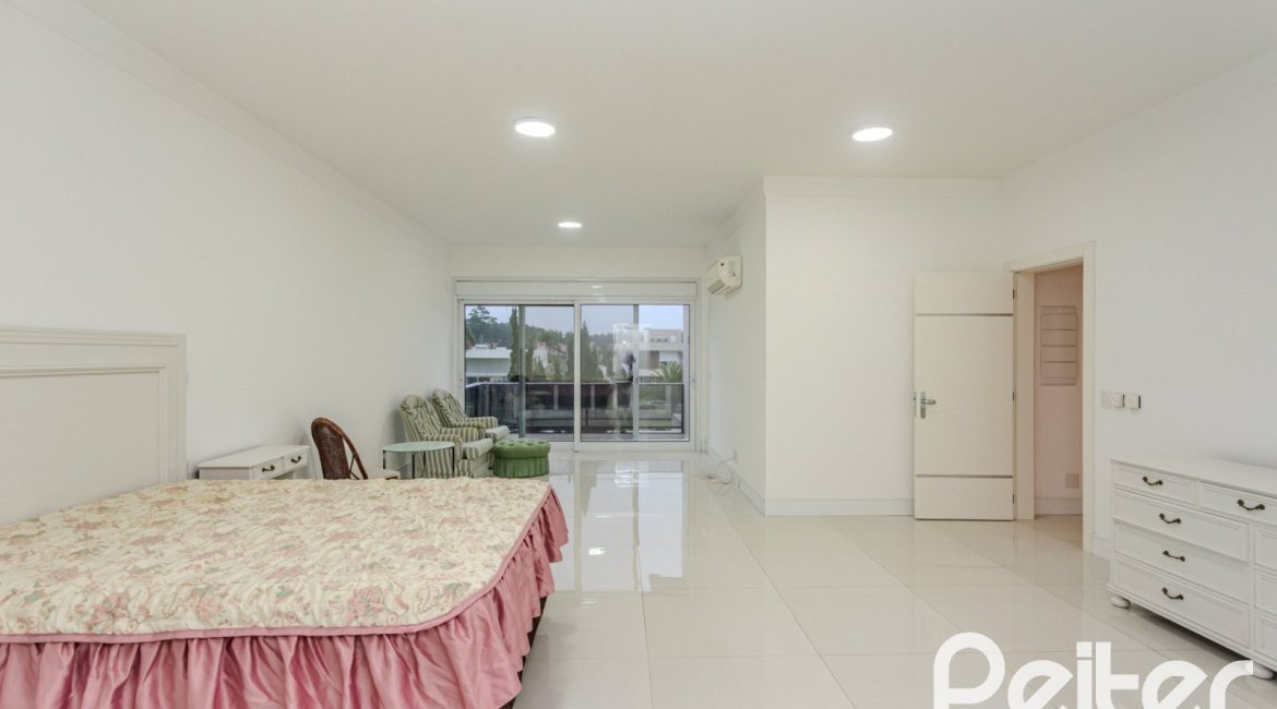 Casa em Condomínio à venda com 503m², 4 dormitórios, 4 suítes, 4 vagas, no bairro Terra Ville em PORTO ALEGRE