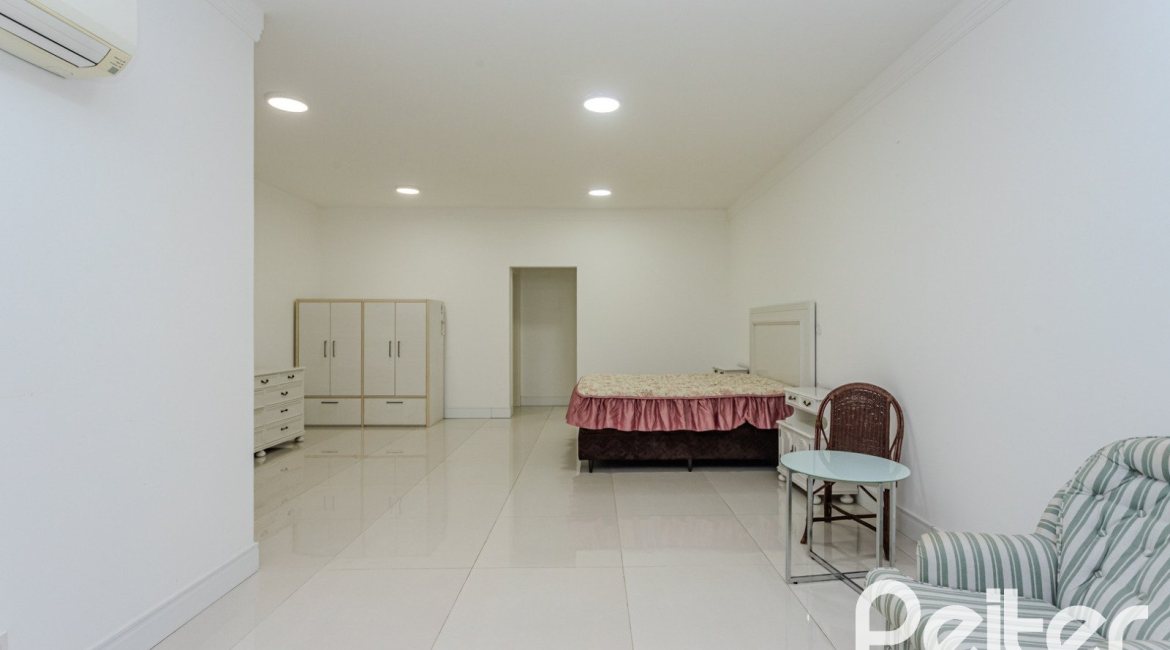 Casa em Condomínio à venda com 503m², 4 dormitórios, 4 suítes, 4 vagas, no bairro Terra Ville em PORTO ALEGRE