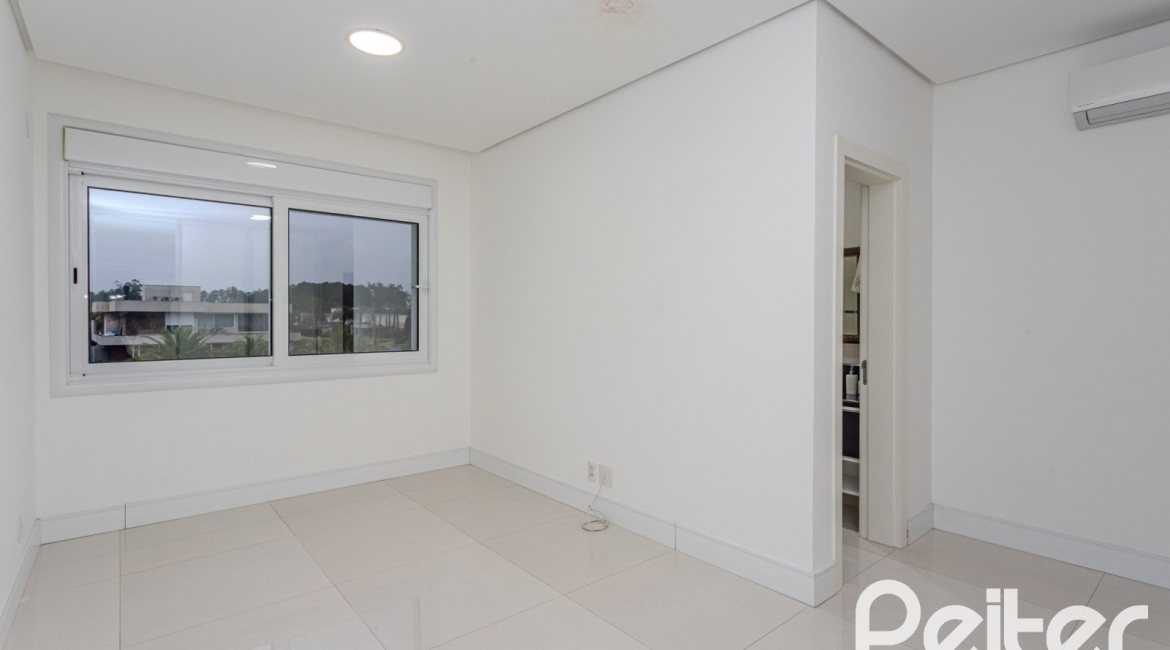 Casa em Condomínio à venda com 503m², 4 dormitórios, 4 suítes, 4 vagas, no bairro Terra Ville em PORTO ALEGRE