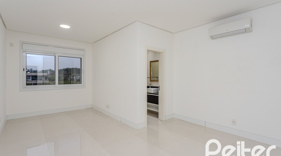 Casa em Condomínio à venda com 503m², 4 dormitórios, 4 suítes, 4 vagas, no bairro Terra Ville em PORTO ALEGRE