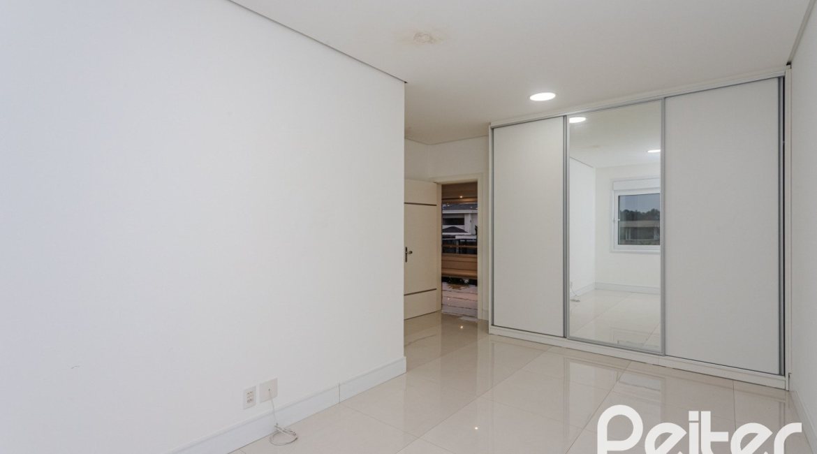 Casa em Condomínio à venda com 503m², 4 dormitórios, 4 suítes, 4 vagas, no bairro Terra Ville em PORTO ALEGRE