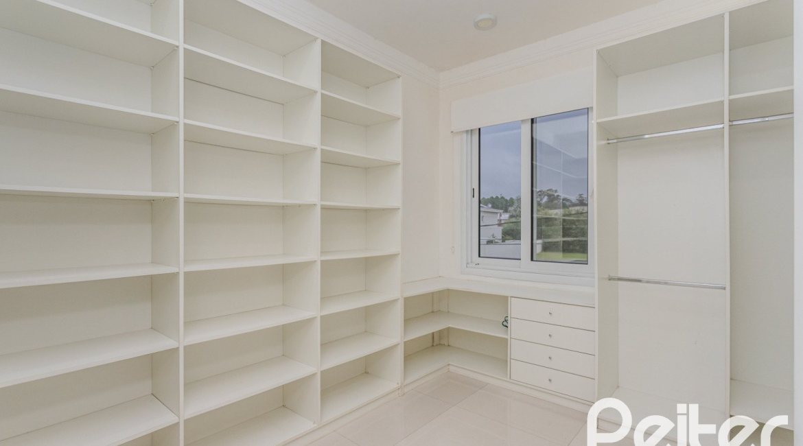 Casa em Condomínio à venda com 503m², 4 dormitórios, 4 suítes, 4 vagas, no bairro Terra Ville em PORTO ALEGRE