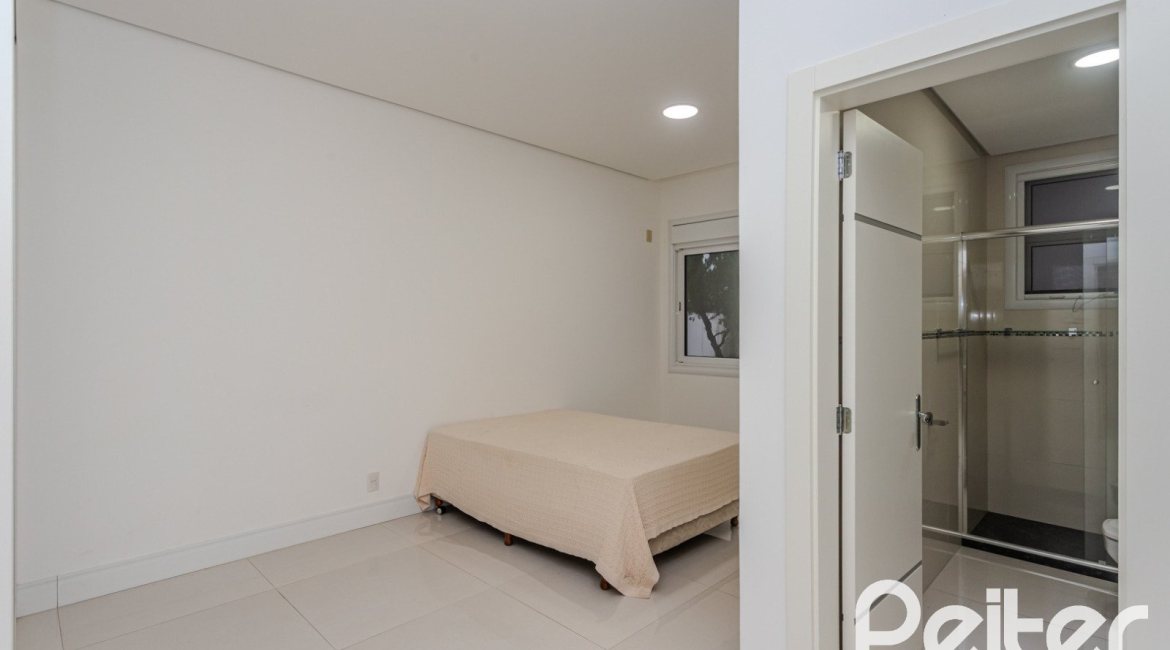 Casa em Condomínio à venda com 503m², 4 dormitórios, 4 suítes, 4 vagas, no bairro Terra Ville em PORTO ALEGRE