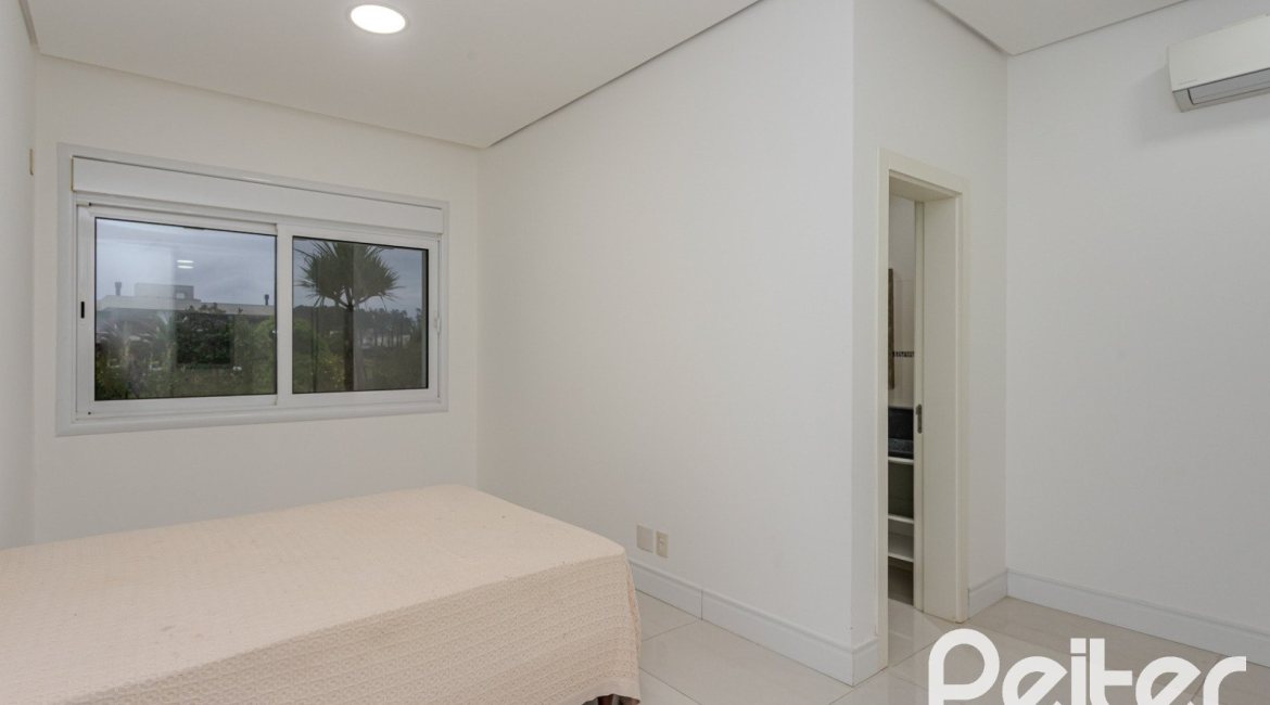 Casa em Condomínio à venda com 503m², 4 dormitórios, 4 suítes, 4 vagas, no bairro Terra Ville em PORTO ALEGRE