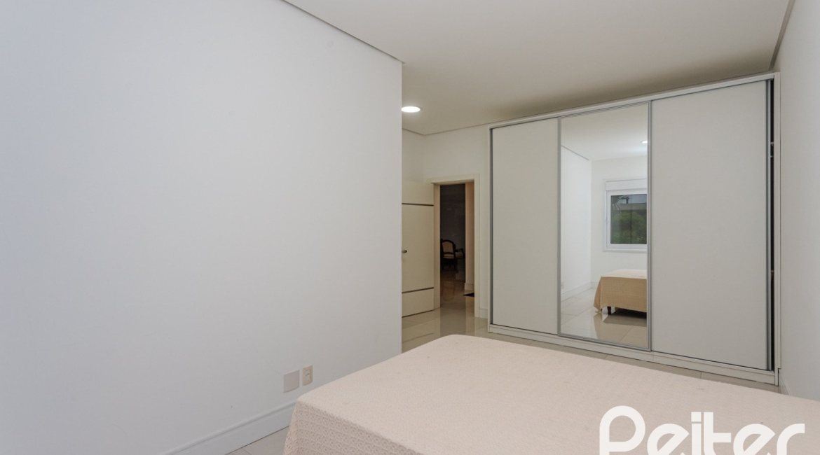 Casa em Condomínio à venda com 503m², 4 dormitórios, 4 suítes, 4 vagas, no bairro Terra Ville em PORTO ALEGRE
