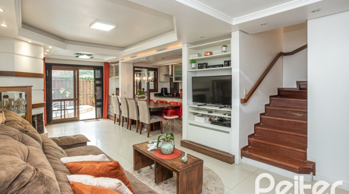 Casa em Condomínio à venda com 205m², 4 dormitórios, 2 suítes, 2 vagas, no bairro Ipanema em Porto Alegre