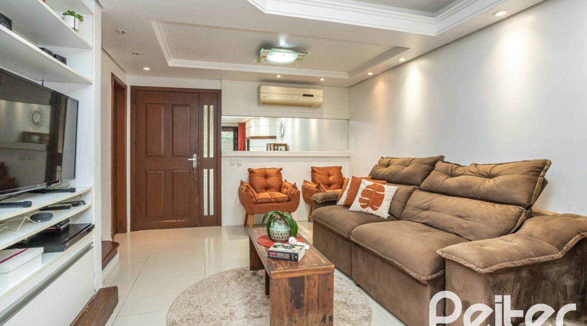 Casa em Condomínio à venda com 205m², 4 dormitórios, 2 suítes, 2 vagas, no bairro Ipanema em Porto Alegre