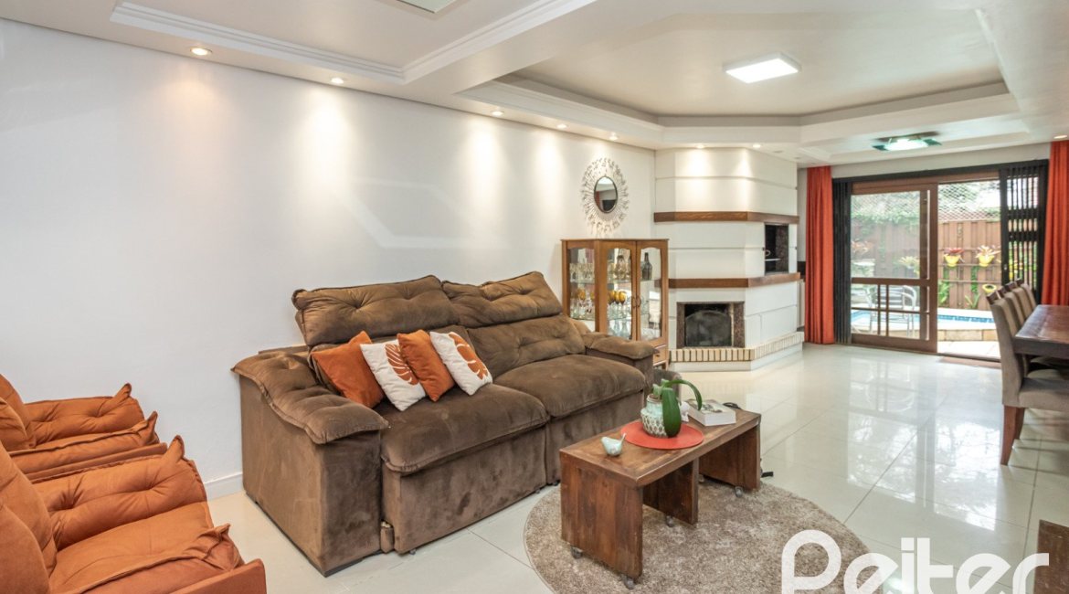 Casa em Condomínio à venda com 205m², 4 dormitórios, 2 suítes, 2 vagas, no bairro Ipanema em Porto Alegre