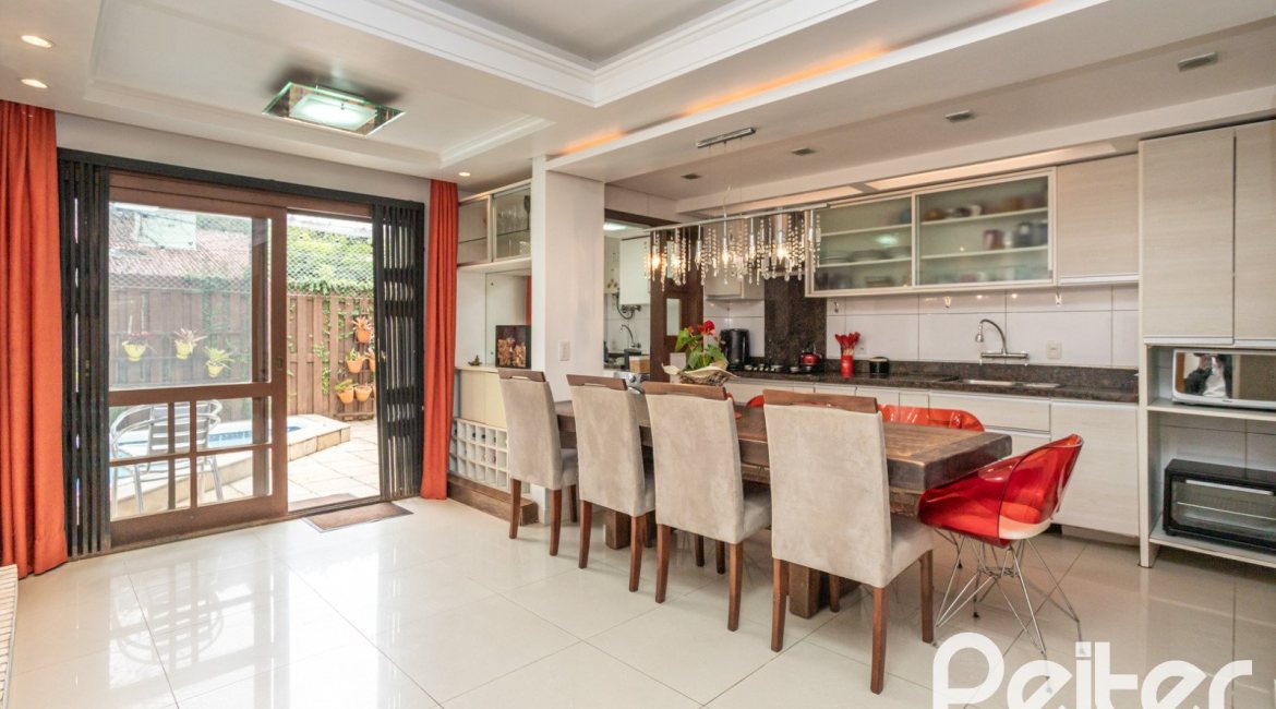 Casa em Condomínio à venda com 205m², 4 dormitórios, 2 suítes, 2 vagas, no bairro Ipanema em Porto Alegre