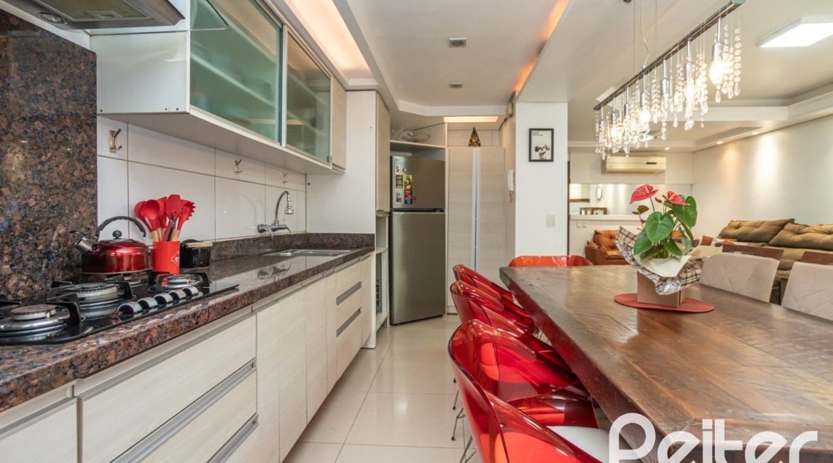 Casa em Condomínio à venda com 205m², 4 dormitórios, 2 suítes, 2 vagas, no bairro Ipanema em Porto Alegre