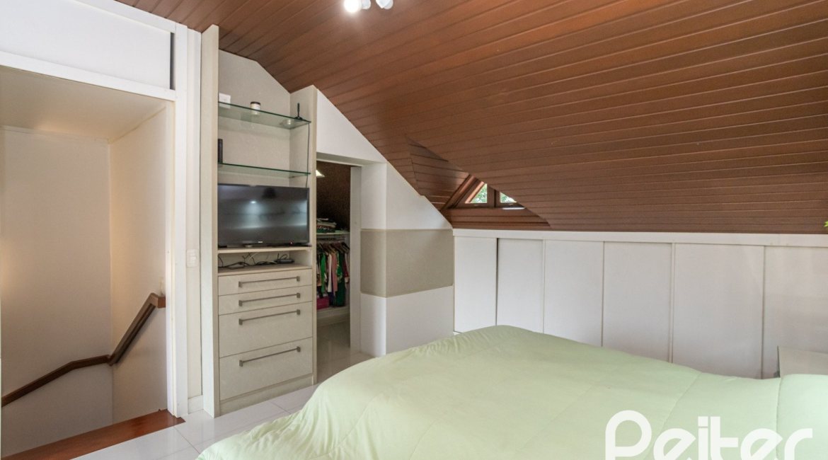 Casa em Condomínio à venda com 205m², 4 dormitórios, 2 suítes, 2 vagas, no bairro Ipanema em Porto Alegre