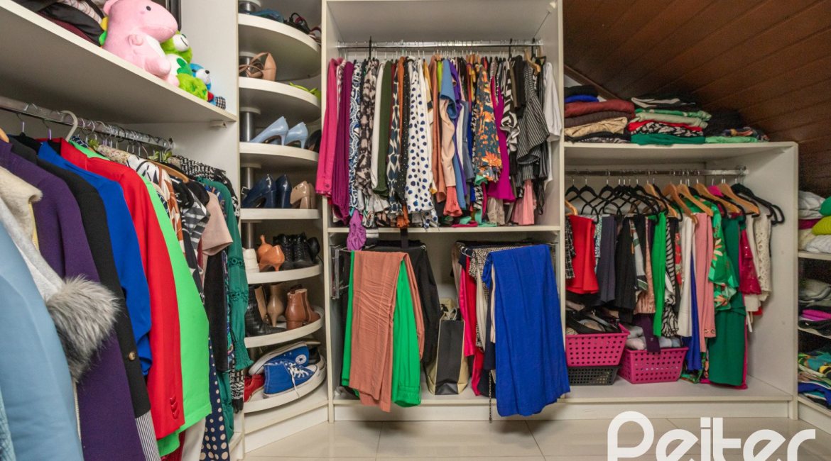 Casa em Condomínio à venda com 205m², 4 dormitórios, 2 suítes, 2 vagas, no bairro Ipanema em Porto Alegre