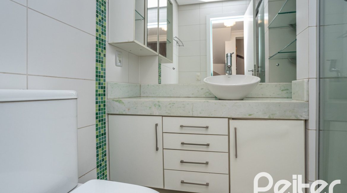 Casa em Condomínio à venda com 205m², 4 dormitórios, 2 suítes, 2 vagas, no bairro Ipanema em Porto Alegre