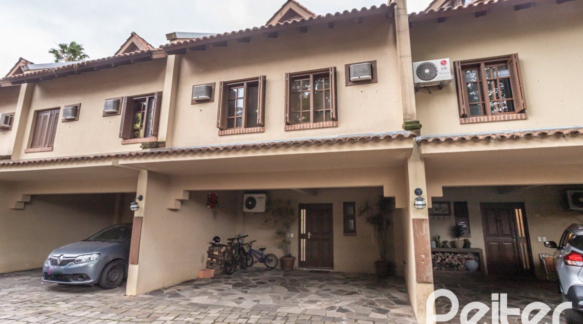 Casa em Condomínio à venda com 205m², 4 dormitórios, 2 suítes, 2 vagas, no bairro Ipanema em Porto Alegre