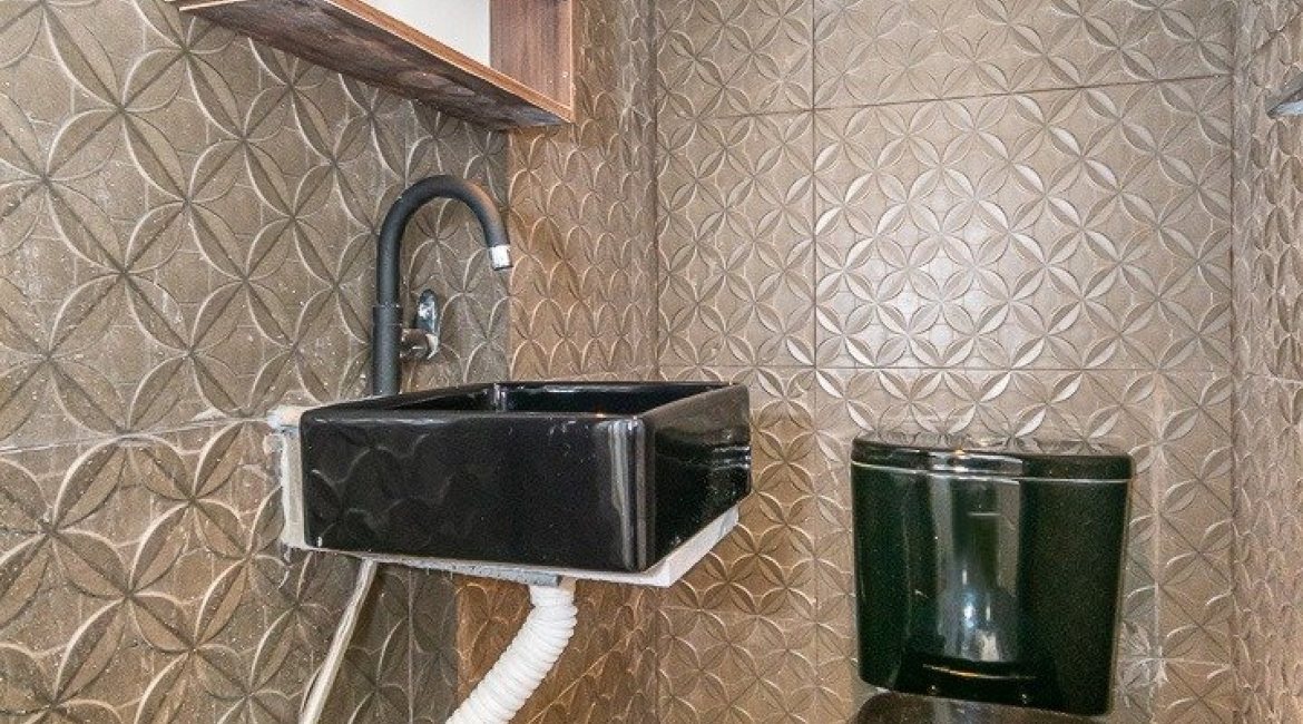 Casa à venda com 430m², 4 dormitórios, 3 suítes, 6 vagas, no bairro Vila Assunção em Porto Alegre