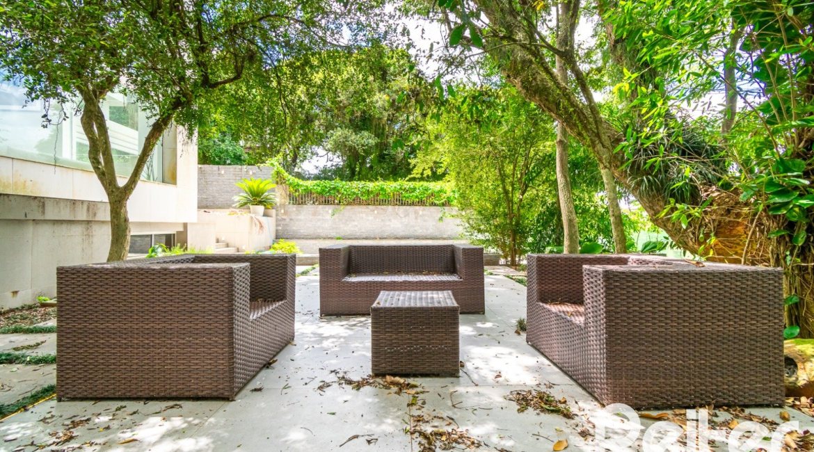 Casa à venda com 430m², 4 dormitórios, 3 suítes, 6 vagas, no bairro Vila Assunção em Porto Alegre