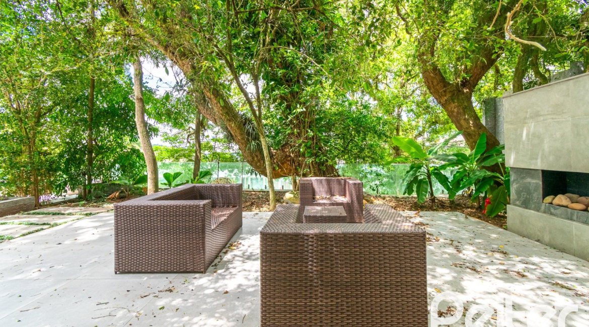 Casa à venda com 430m², 4 dormitórios, 3 suítes, 6 vagas, no bairro Vila Assunção em Porto Alegre