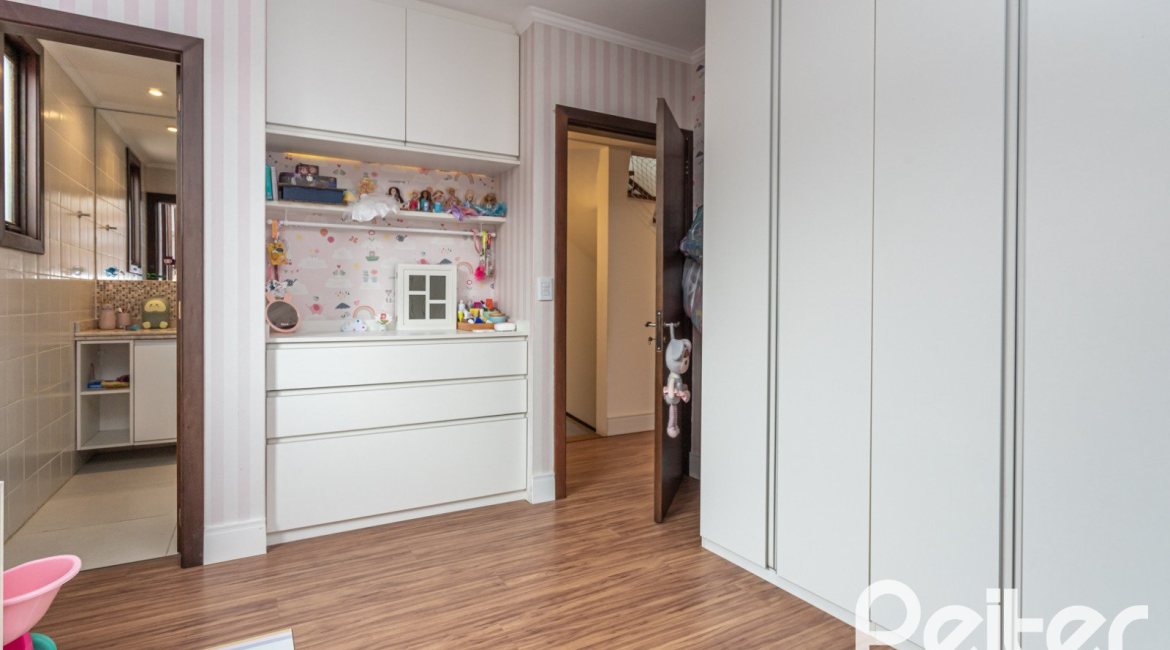 Casa em Condomínio à venda com 199m², 3 dormitórios, 3 suítes, 2 vagas, no bairro Vila Assunção em Porto Alegre