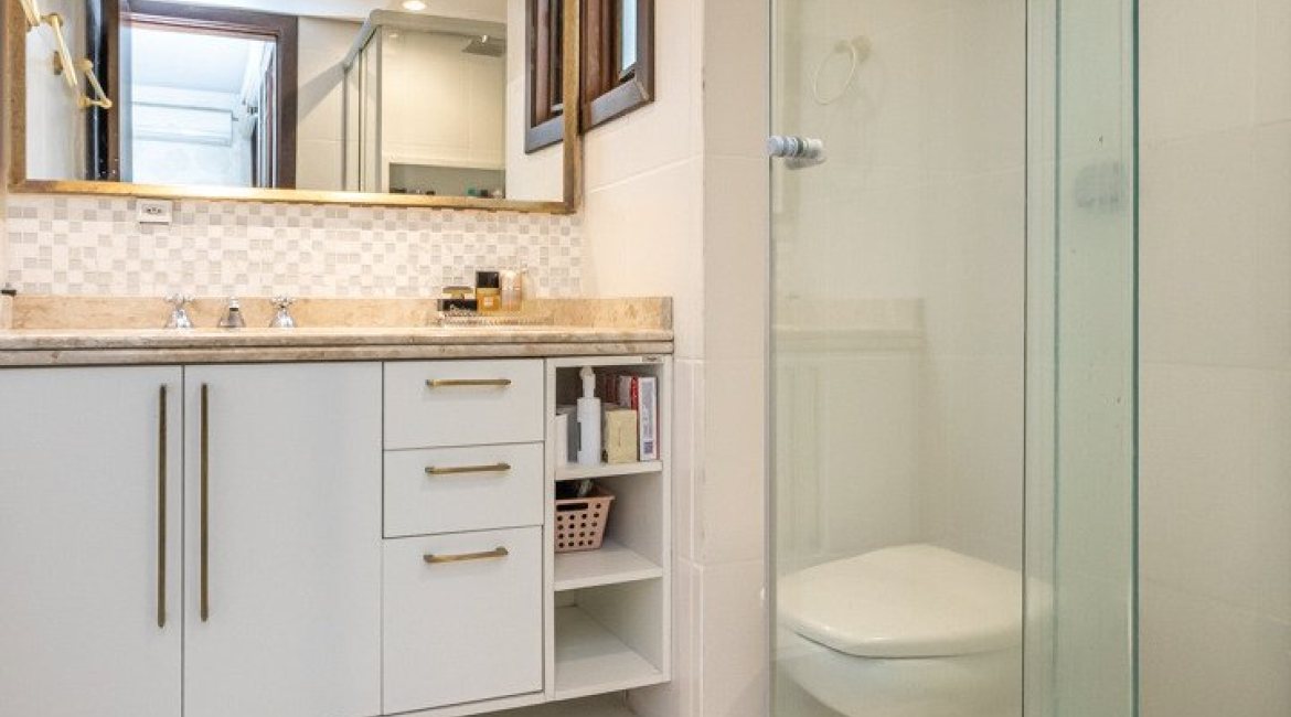 Casa em Condomínio à venda com 199m², 3 dormitórios, 3 suítes, 2 vagas, no bairro Vila Assunção em Porto Alegre