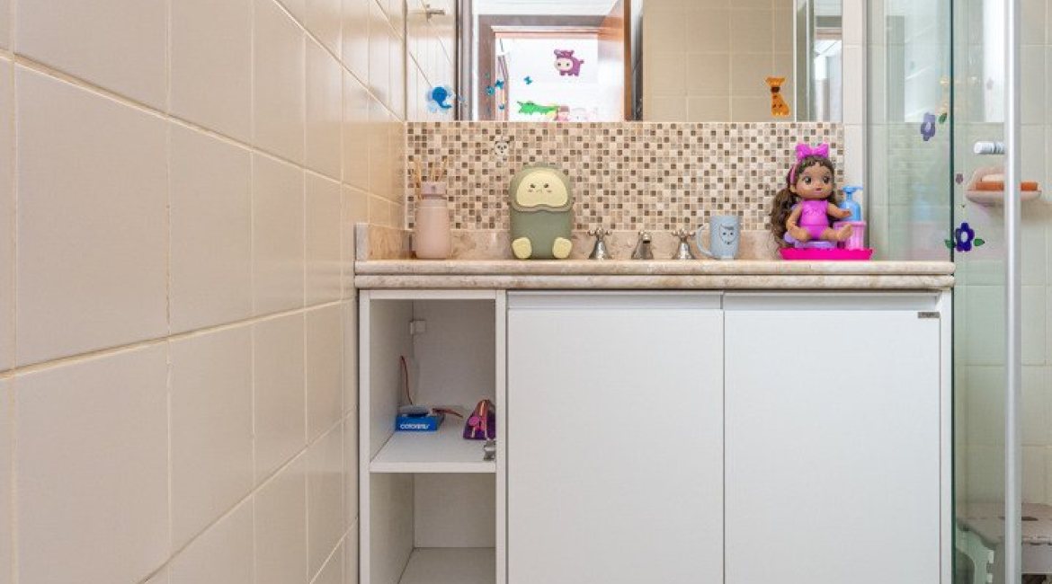 Casa em Condomínio à venda com 199m², 3 dormitórios, 3 suítes, 2 vagas, no bairro Vila Assunção em Porto Alegre