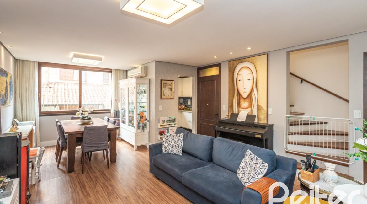 Casa em Condomínio à venda com 199m², 3 dormitórios, 3 suítes, 2 vagas, no bairro Vila Assunção em Porto Alegre