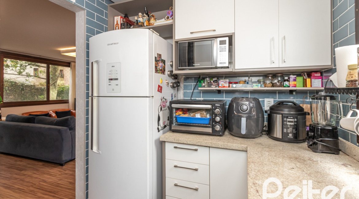 Casa em Condomínio à venda com 199m², 3 dormitórios, 3 suítes, 2 vagas, no bairro Vila Assunção em Porto Alegre