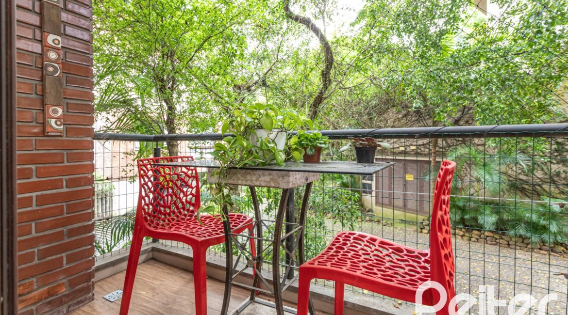 Casa em Condomínio à venda com 199m², 3 dormitórios, 3 suítes, 2 vagas, no bairro Vila Assunção em Porto Alegre