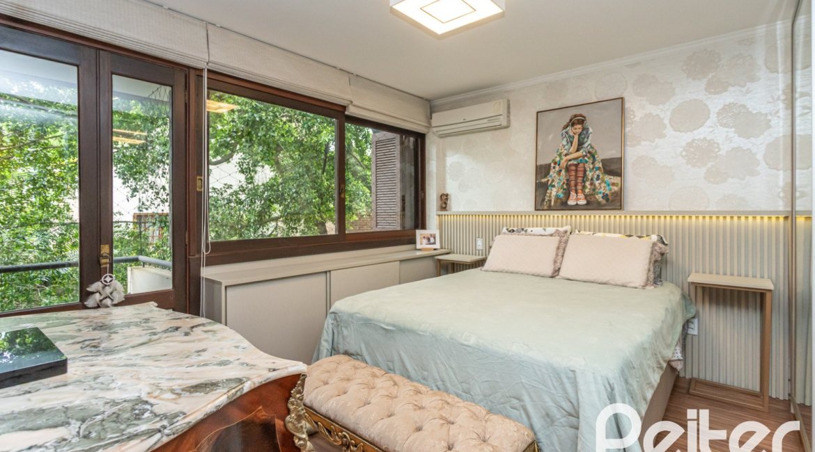 Casa em Condomínio à venda com 199m², 3 dormitórios, 3 suítes, 2 vagas, no bairro Vila Assunção em Porto Alegre