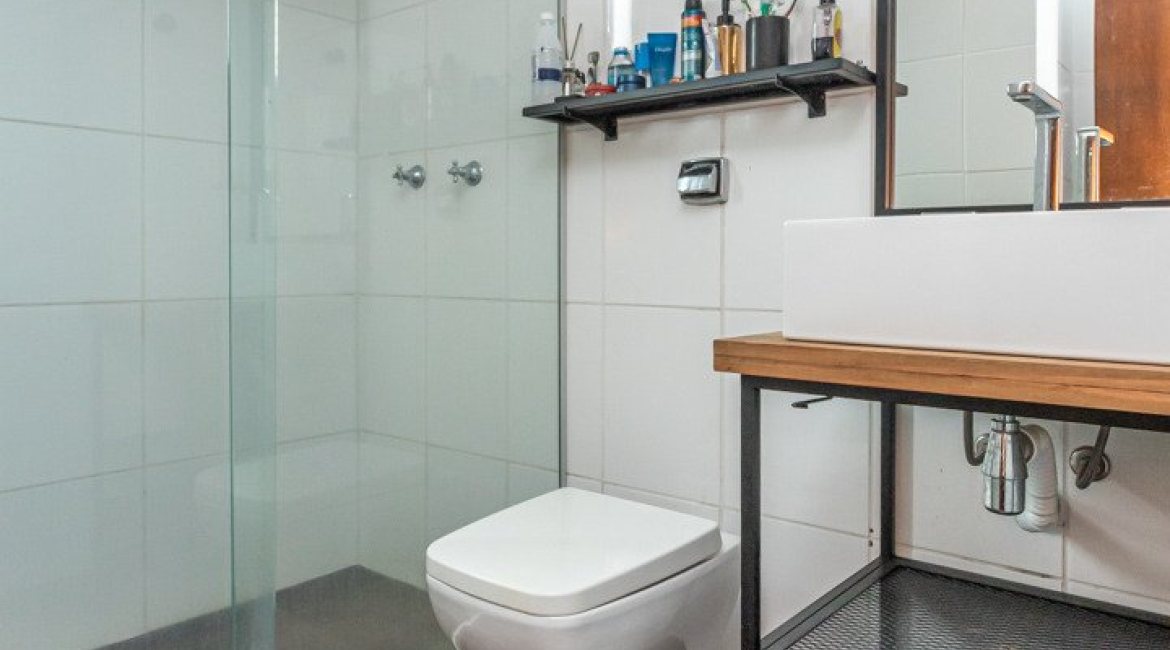 Casa em Condomínio à venda com 199m², 3 dormitórios, 3 suítes, 2 vagas, no bairro Vila Assunção em Porto Alegre