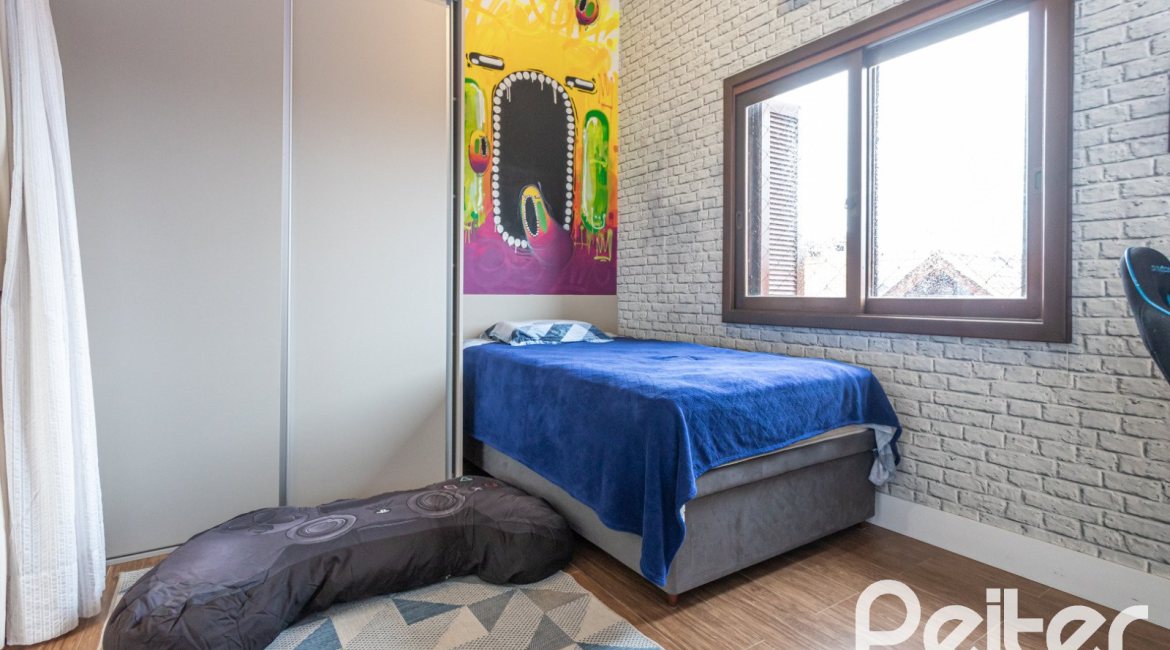 Casa em Condomínio à venda com 199m², 3 dormitórios, 3 suítes, 2 vagas, no bairro Vila Assunção em Porto Alegre