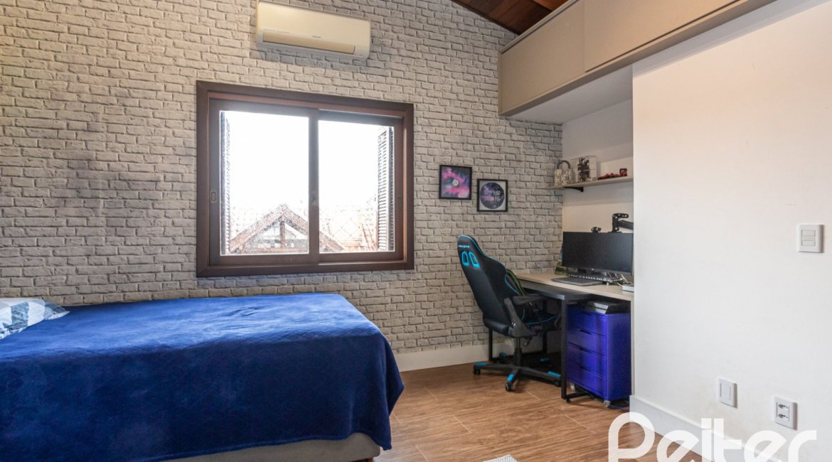 Casa em Condomínio à venda com 199m², 3 dormitórios, 3 suítes, 2 vagas, no bairro Vila Assunção em Porto Alegre