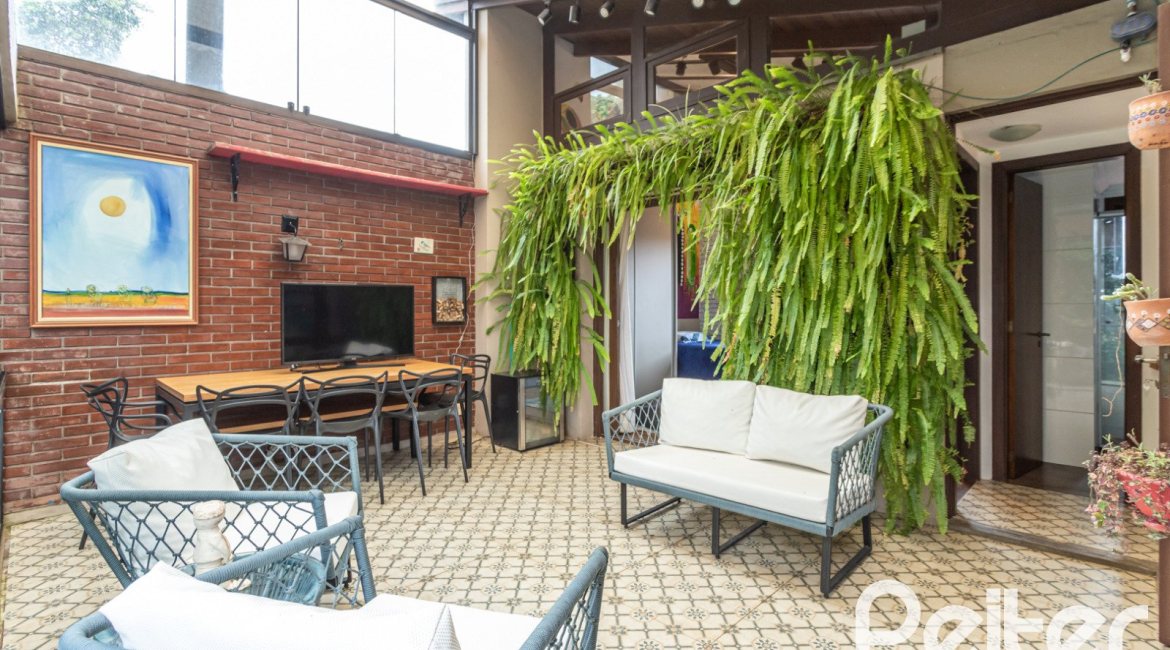 Casa em Condomínio à venda com 199m², 3 dormitórios, 3 suítes, 2 vagas, no bairro Vila Assunção em Porto Alegre