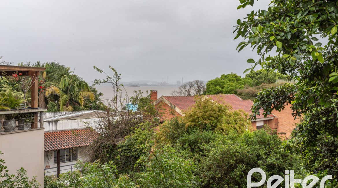 Casa em Condomínio à venda com 199m², 3 dormitórios, 3 suítes, 2 vagas, no bairro Vila Assunção em Porto Alegre