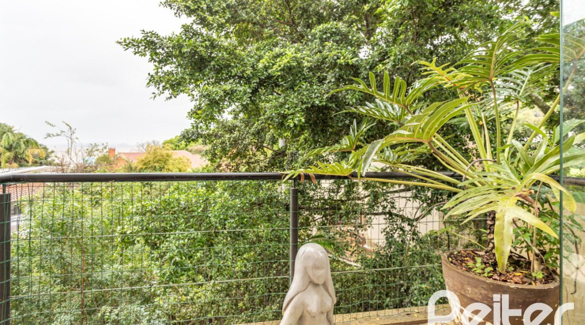 Casa em Condomínio à venda com 199m², 3 dormitórios, 3 suítes, 2 vagas, no bairro Vila Assunção em Porto Alegre