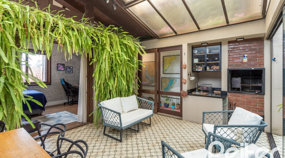 Casa em Condomínio à venda com 199m², 3 dormitórios, 3 suítes, 2 vagas, no bairro Vila Assunção em Porto Alegre