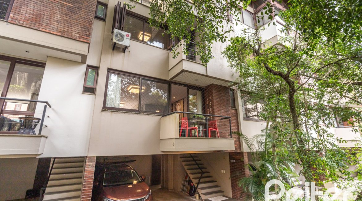 Casa em Condomínio à venda com 199m², 3 dormitórios, 3 suítes, 2 vagas, no bairro Vila Assunção em Porto Alegre