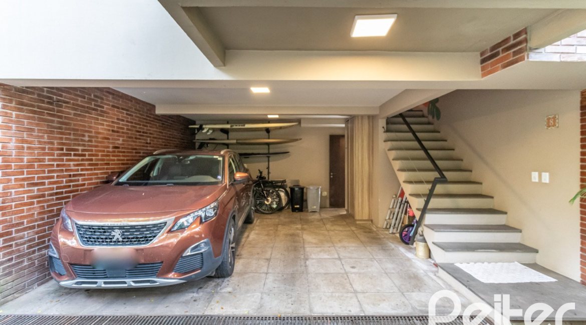 Casa em Condomínio à venda com 199m², 3 dormitórios, 3 suítes, 2 vagas, no bairro Vila Assunção em Porto Alegre