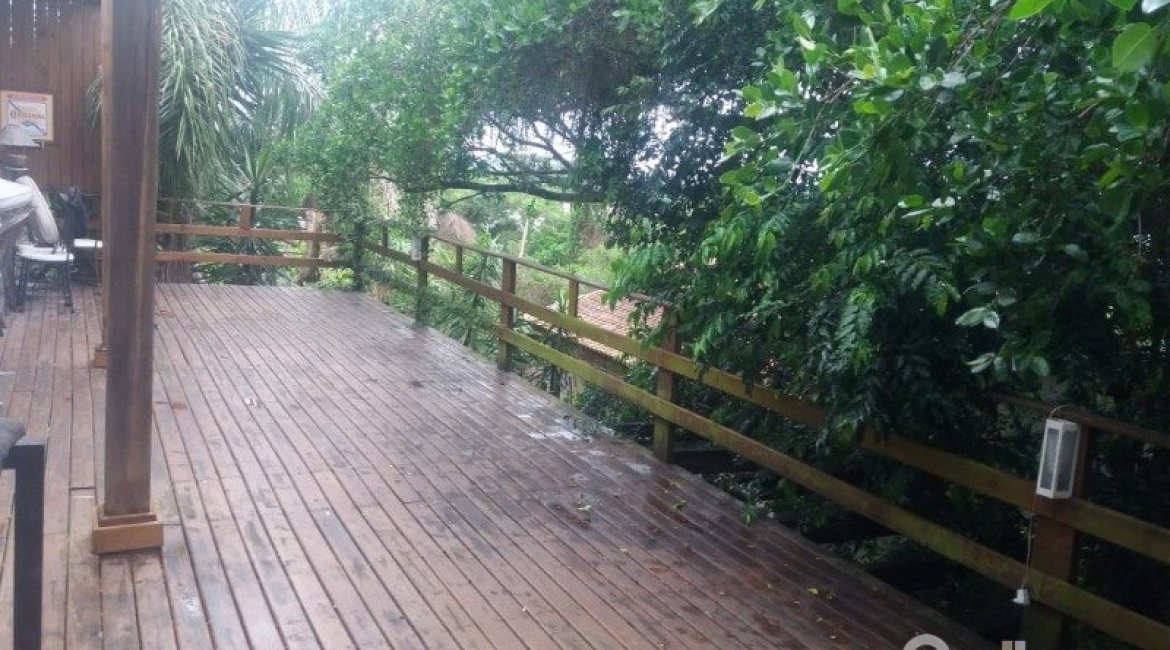 Casa à venda com 287m², 3 dormitórios, 3 suítes, 2 vagas, no bairro Ipanema em Porto Alegre