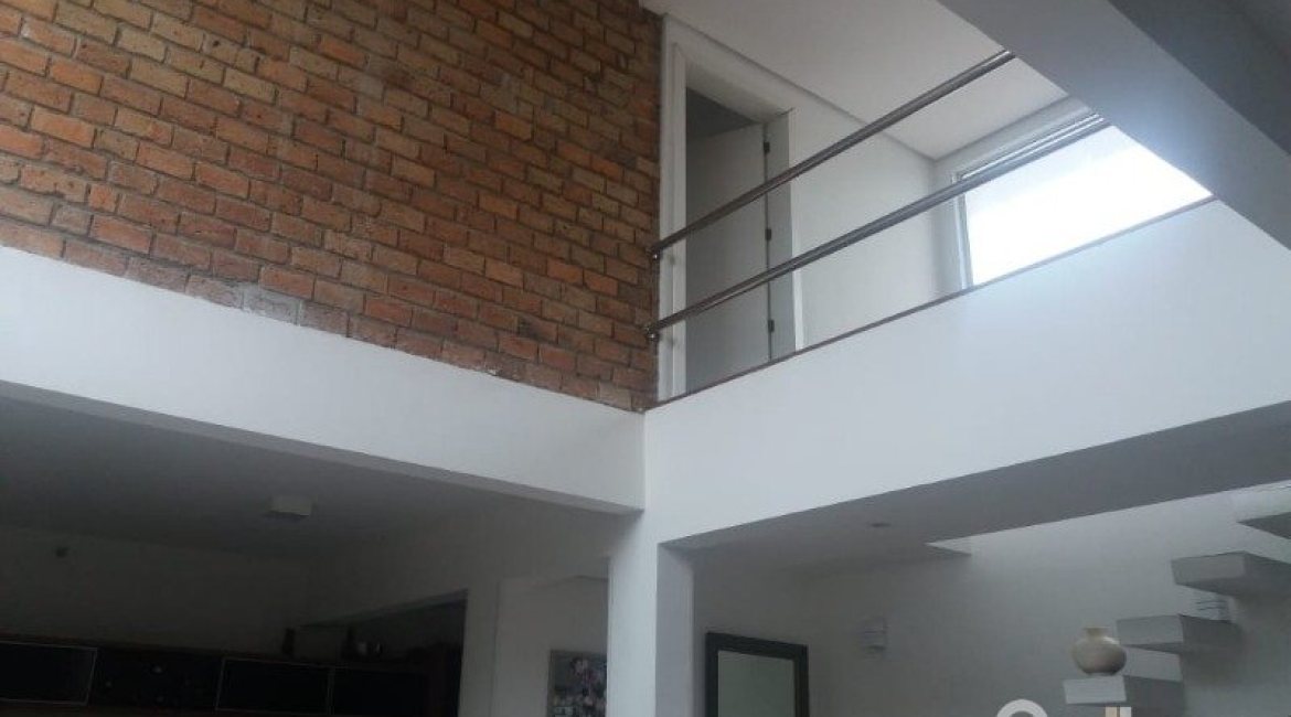 Casa à venda com 287m², 3 dormitórios, 3 suítes, 2 vagas, no bairro Ipanema em Porto Alegre