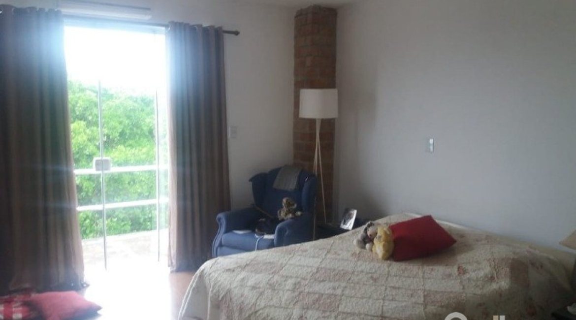 Casa à venda com 287m², 3 dormitórios, 3 suítes, 2 vagas, no bairro Ipanema em Porto Alegre