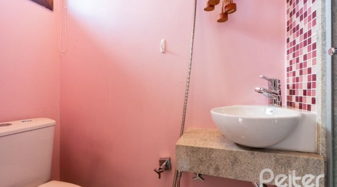 Casa à venda com 332m², 4 dormitórios, 2 suítes, 3 vagas, no bairro Tristeza em Porto Alegre