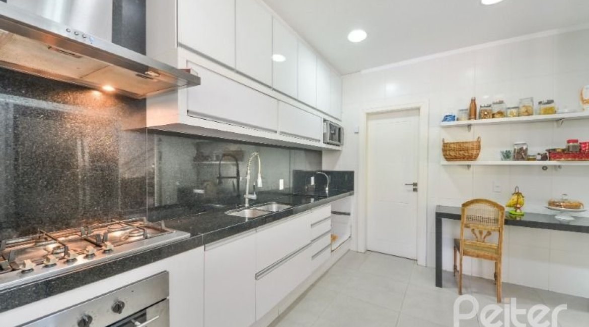 Casa em Condomínio à venda com 535m², 4 dormitórios, 4 suítes, 4 vagas, no bairro Terra Ville em PORTO ALEGRE