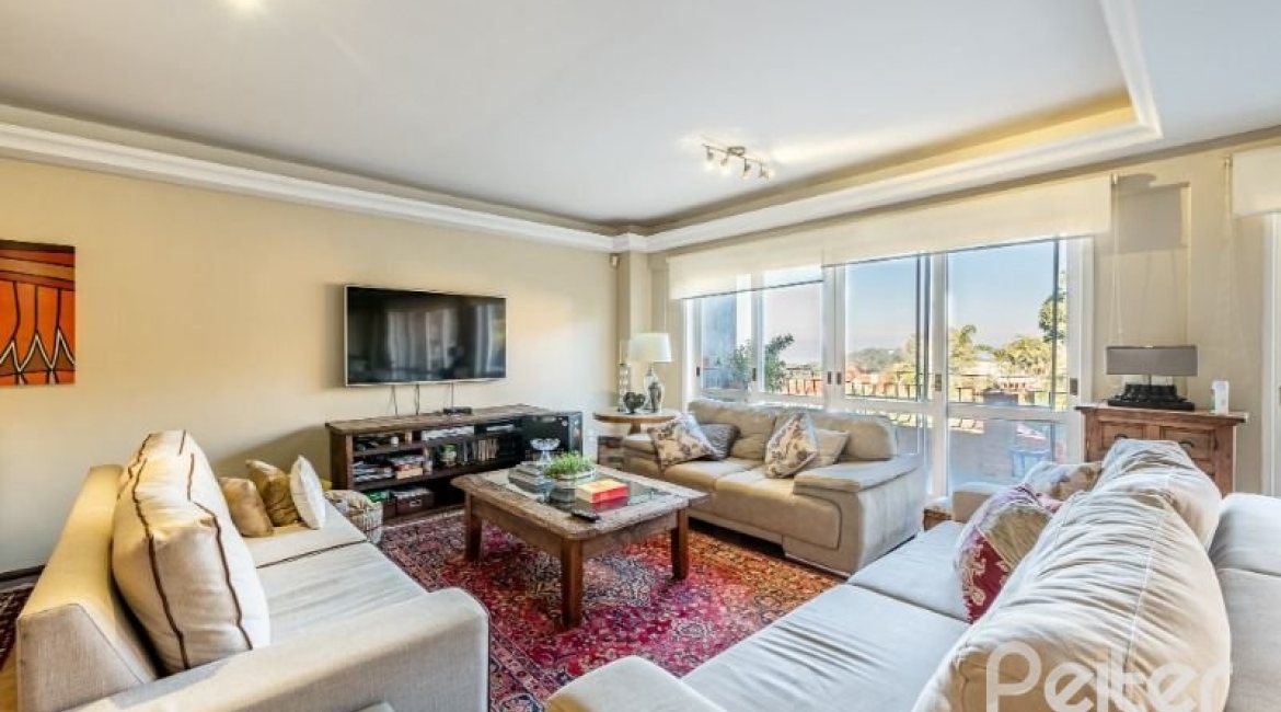 Casa à venda com 449m², 4 dormitórios, 4 suítes, 4 vagas, no bairro Jardim Isabel em Porto Alegre