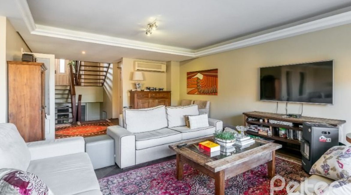 Casa à venda com 449m², 4 dormitórios, 4 suítes, 4 vagas, no bairro Jardim Isabel em Porto Alegre