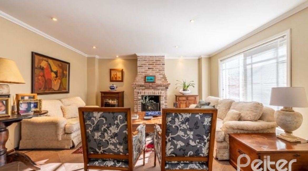 Casa à venda com 449m², 4 dormitórios, 4 suítes, 4 vagas, no bairro Jardim Isabel em Porto Alegre